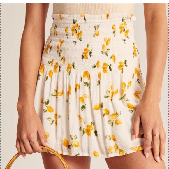 Abercrombie & Fitch AF - Resort Smocked Lemon Ivory Mini Skirt - XS - Picture 2 of 8